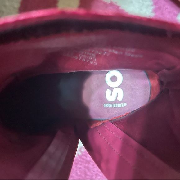 SO brand womens cranberry burgundy ankle velvet booties sz 9 - Picture 6 of 7